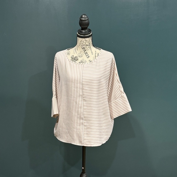 ✨ Express Taupe Striped Dolman Blouse Keyhole Back ✨ - Picture 3 of 8